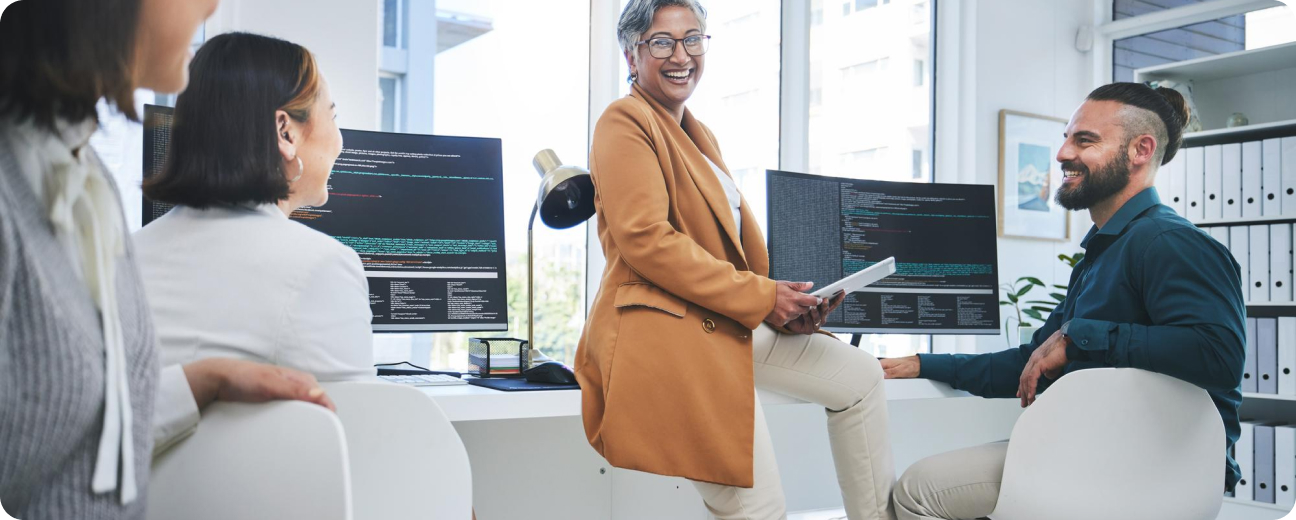 Mujer mirando una tableta