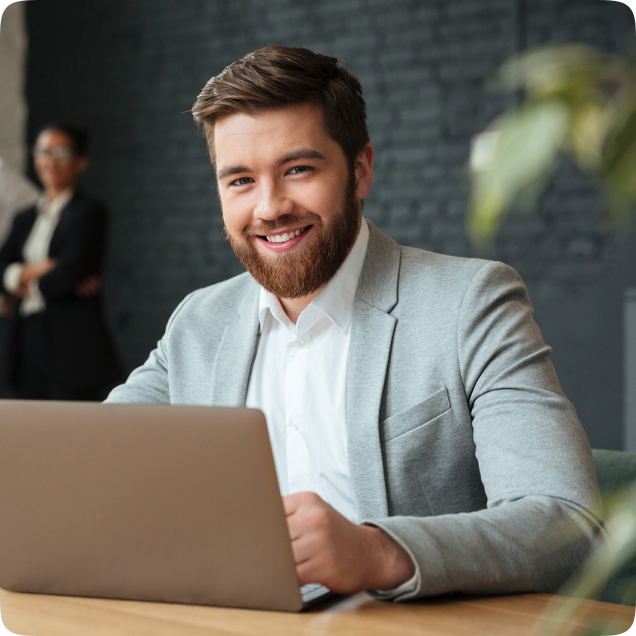Picture of a fleet manager with a laptop Picture of a fleet manager with a laptop